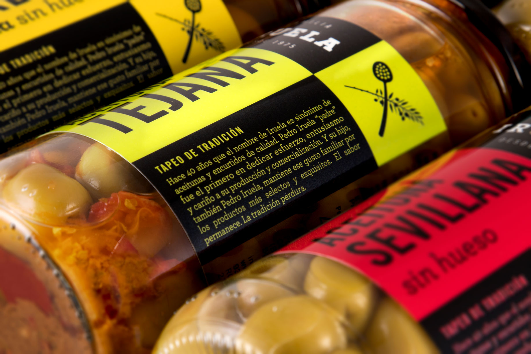 Detail of labels for Iruela's olives jars