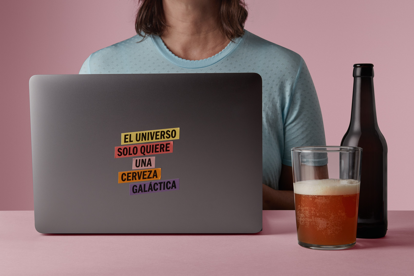Example of creative copywriting on packaging for Vibranding's self-promotion campaign, Una Cerveza
