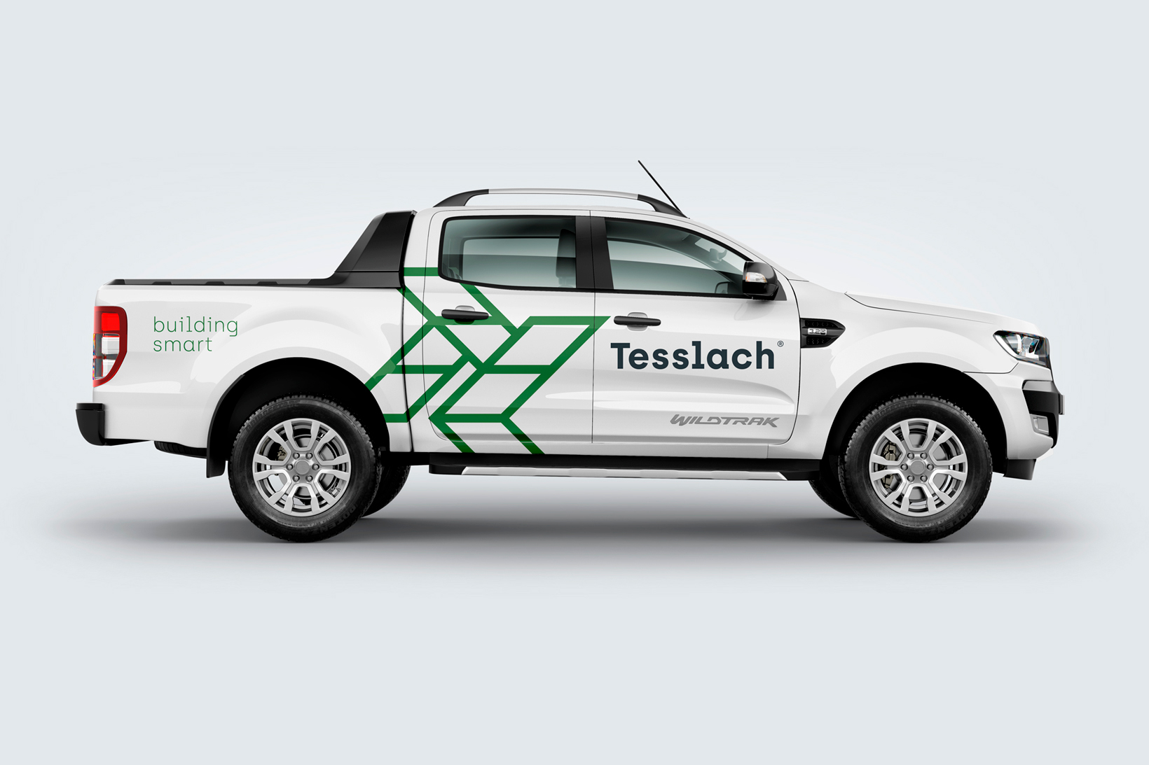 Aplicació del logotip de Tesslach en cotxe d'empresa